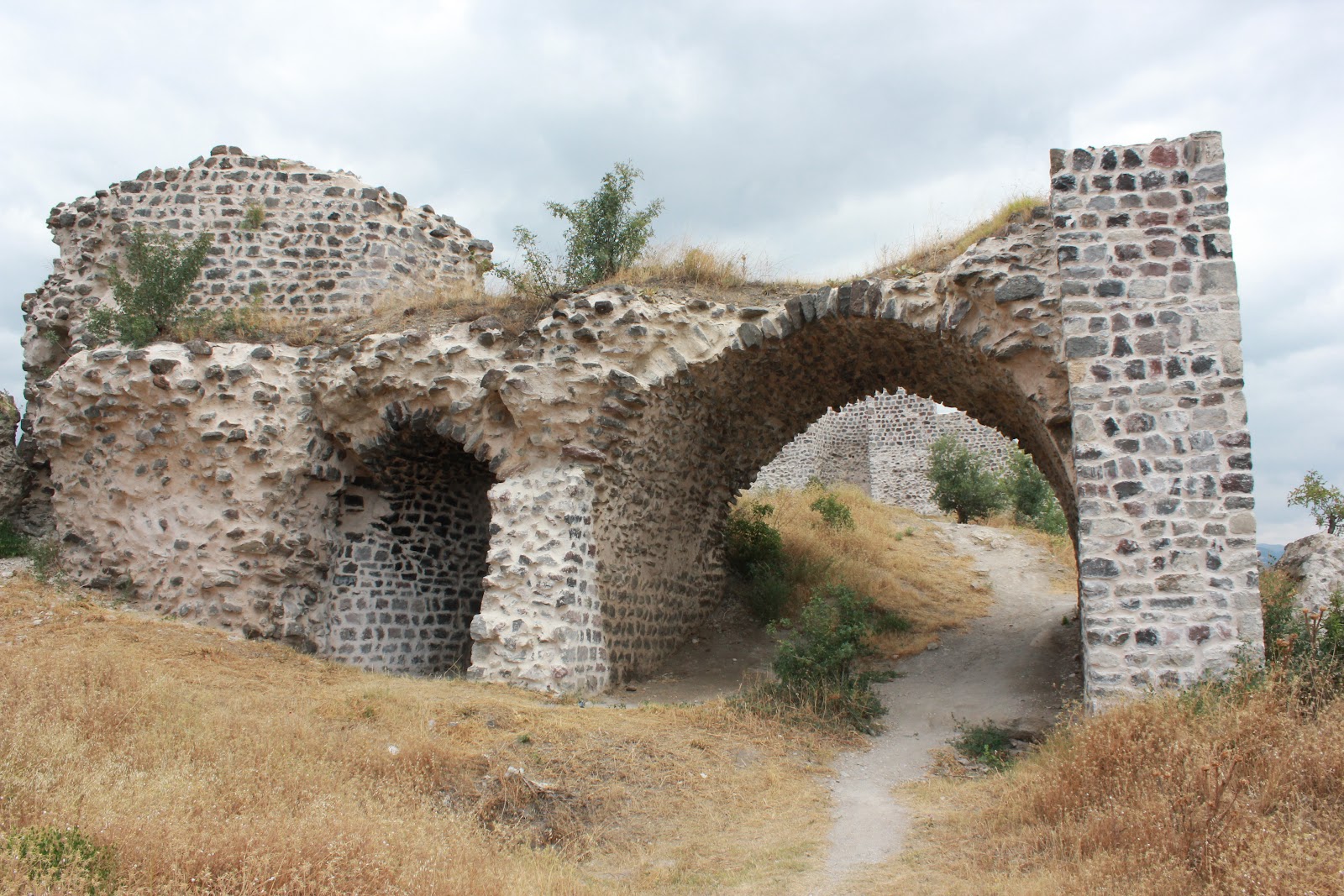 Niksar Kalesi surları